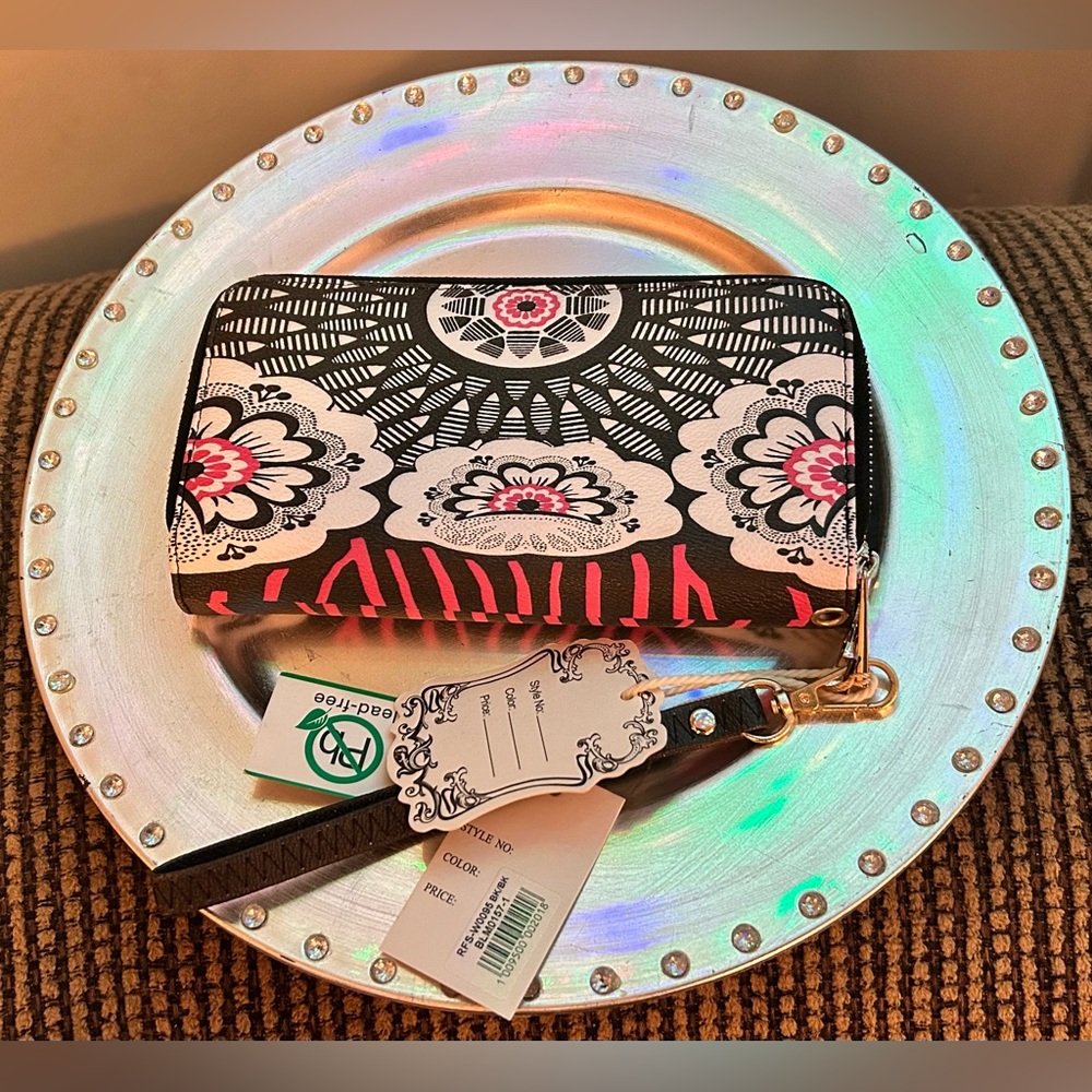 🩷🩷 Vegan Leather Double Zipper Wallet 🩷🩷
